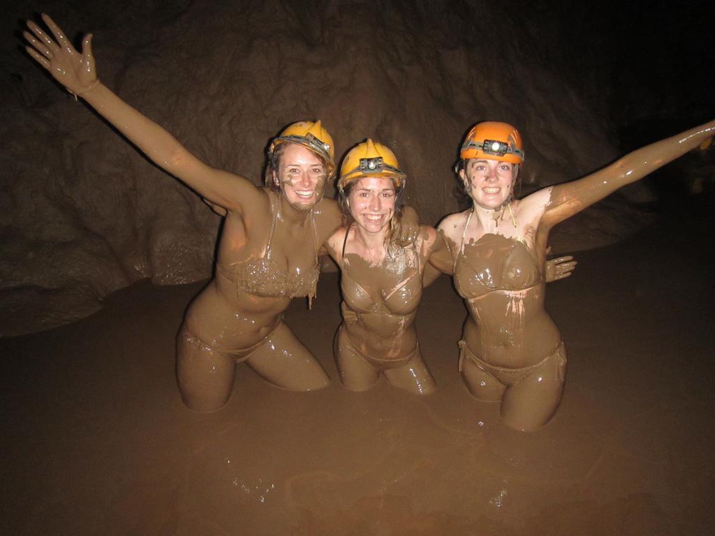 Thien Phu Hostel Phong Nha Bagian luar foto